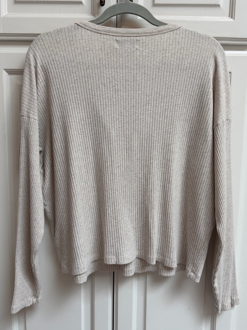 Evereve Ribbed Split Neck Long Sleeve Top Natural Beige Size Medium - Picture 2 of 8